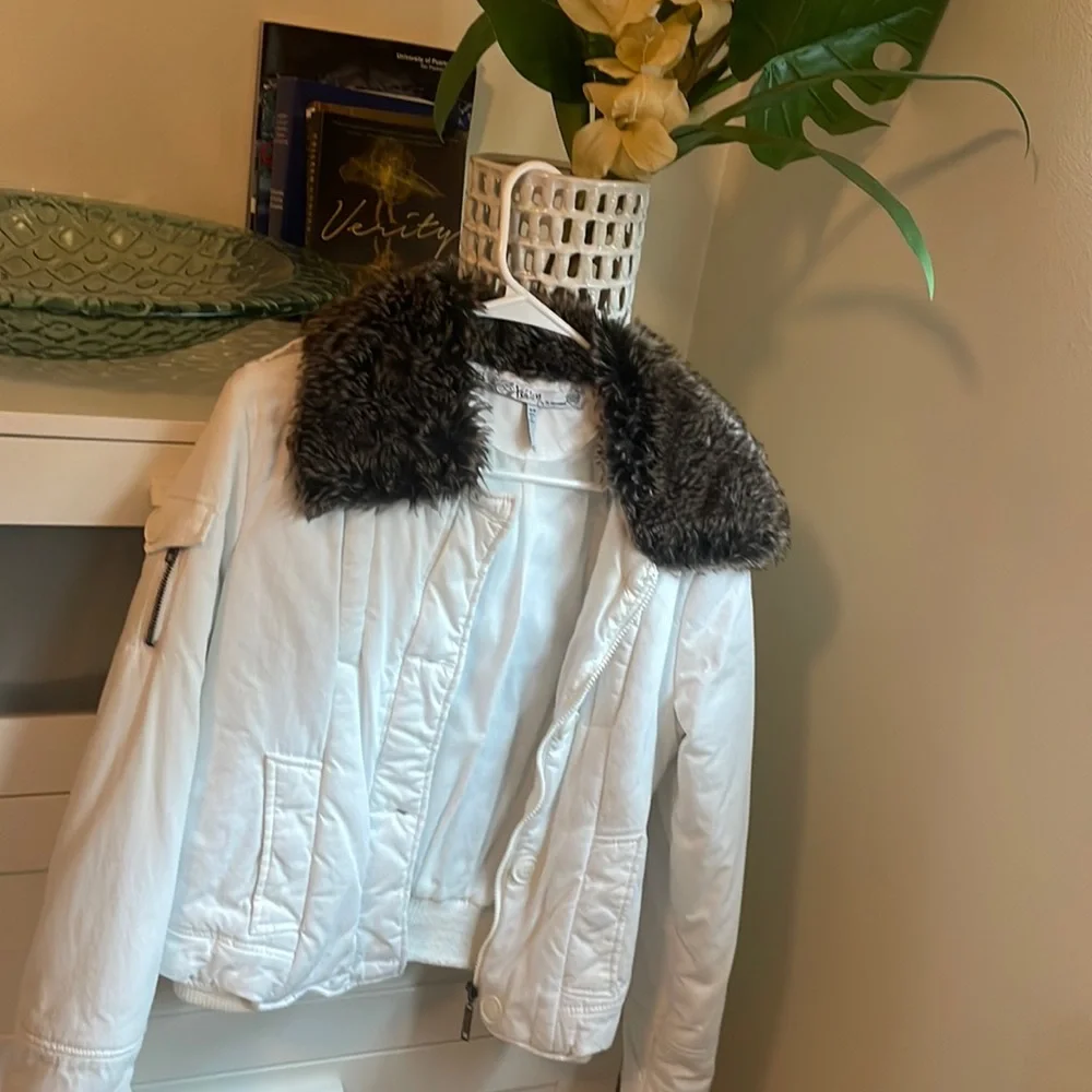 Fluffy Jacket 🪷 - Picture 1 of 3